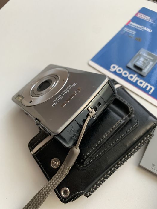 Camera Foto Digitala CANON PowerShot SD750 Digital Elph Silver 7.1MP 16GB Digital Point and Shoot camera