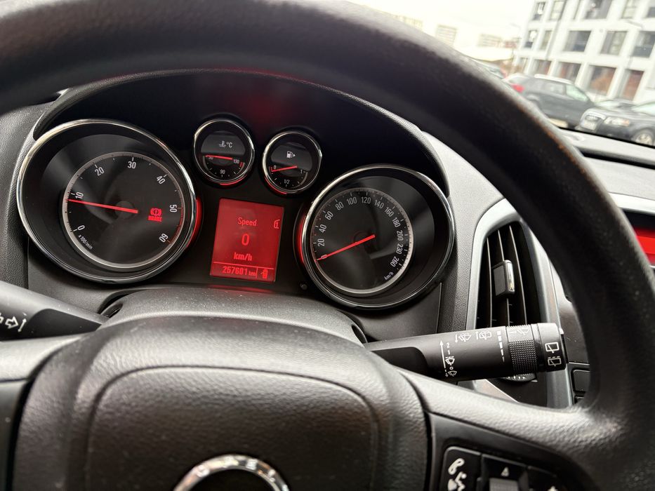 Opel Astra J Sports Tourer 1.7CDTI