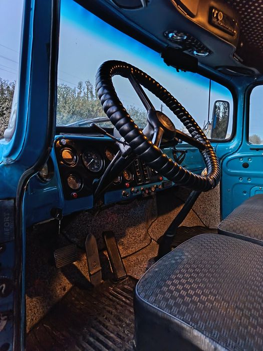 Zil 130 Maskoviskiy kuzuf srochniy sotiladi