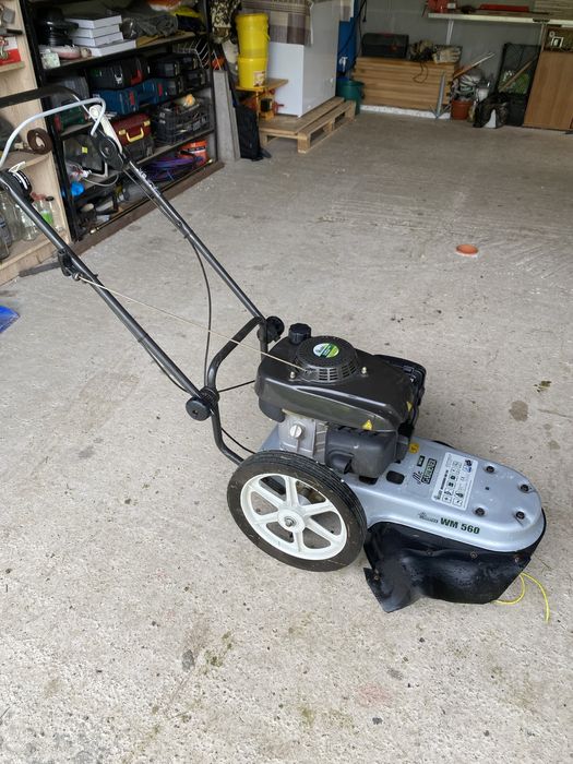 Masina tuns iarba inalta