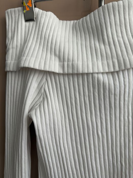 Top Zara cu umerii goi