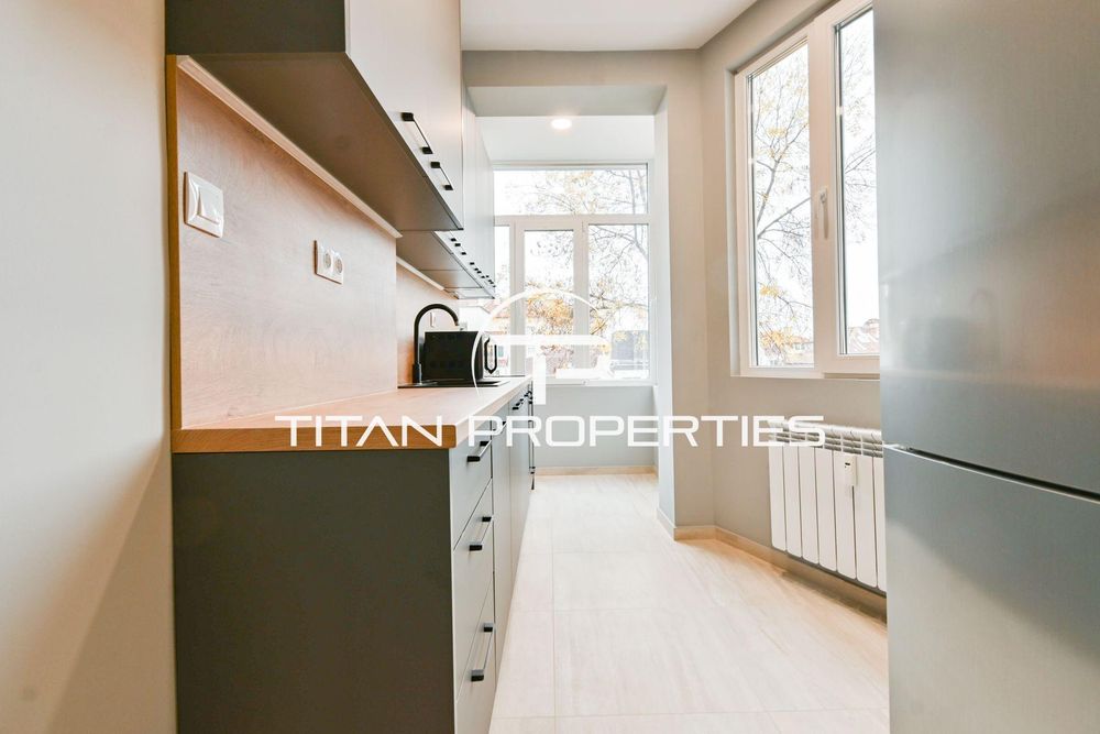 Дава се под наем Тристаен апартамент в София, Център - 110 кв.м за 1296.42 € - Снимка #3