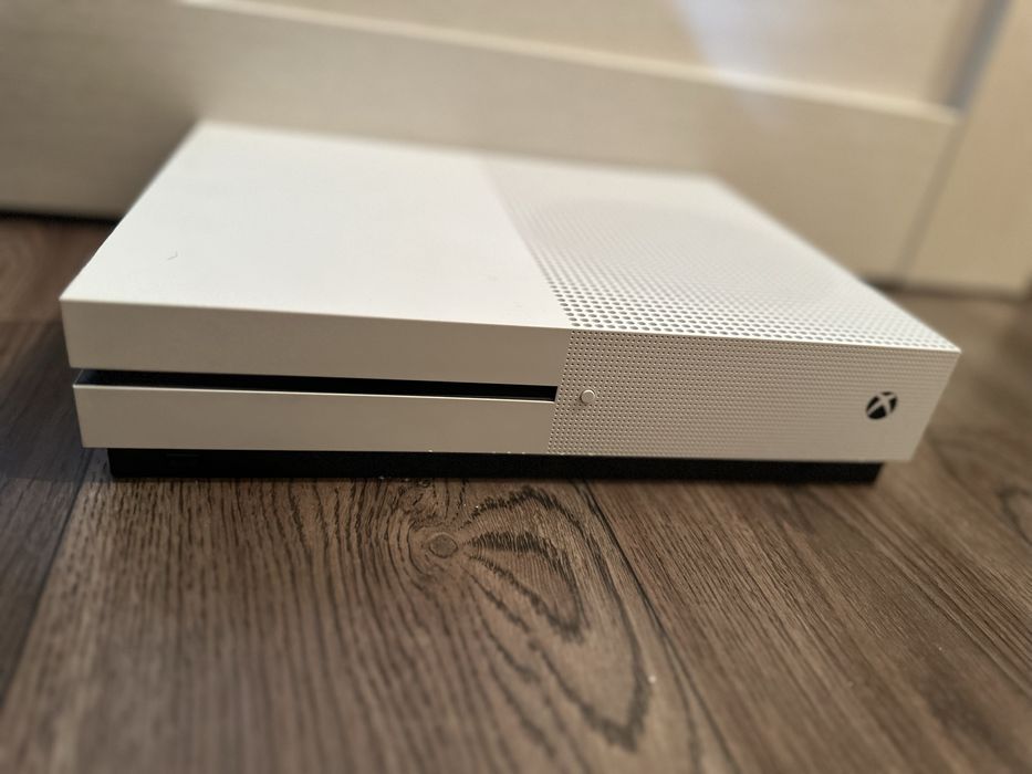 Xbox one s 1t…..