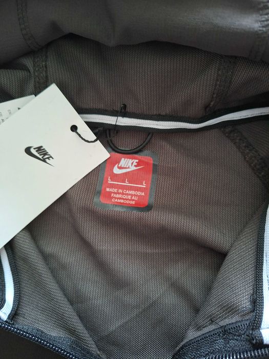 Nike tech размер L цена 95 лева/ 48.55 евро