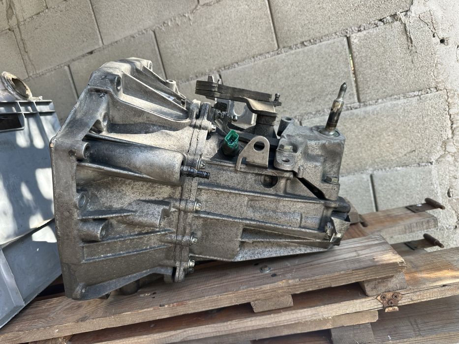 Скоростна кутия Nissan Juke F15 facelift фейслифт 1.5 dci 6 скорости