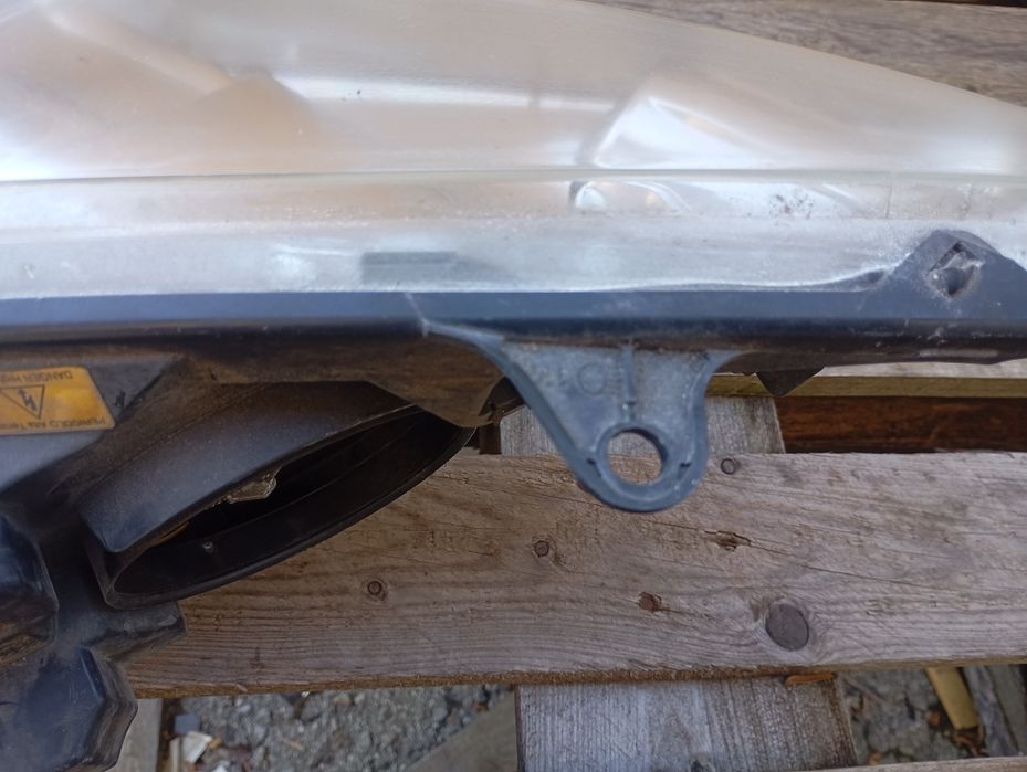 Десен фар ксенон Пежо 307