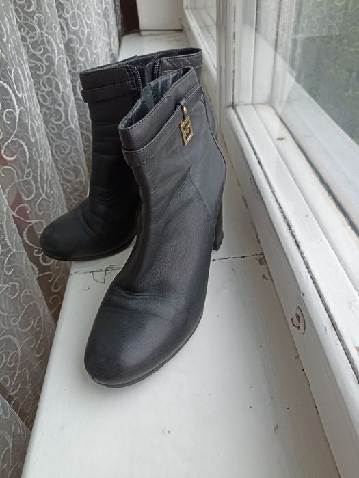 Продам кожаные ботильоны.