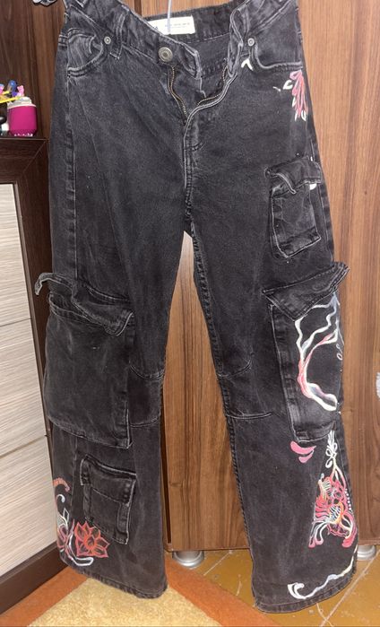 Blugi Bershka marime 32 unicat