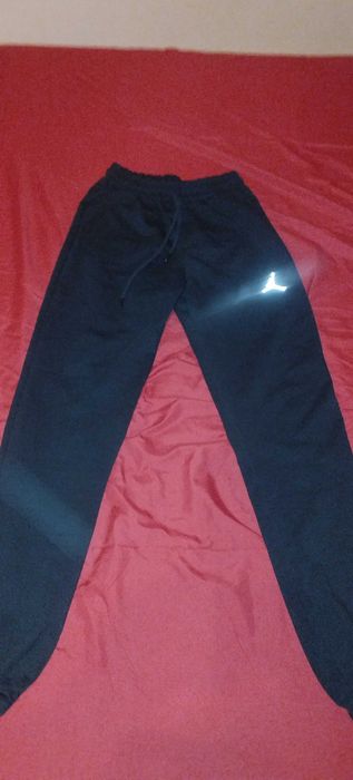 Продавам ново оригинално долнище на JORDAN-разнер М