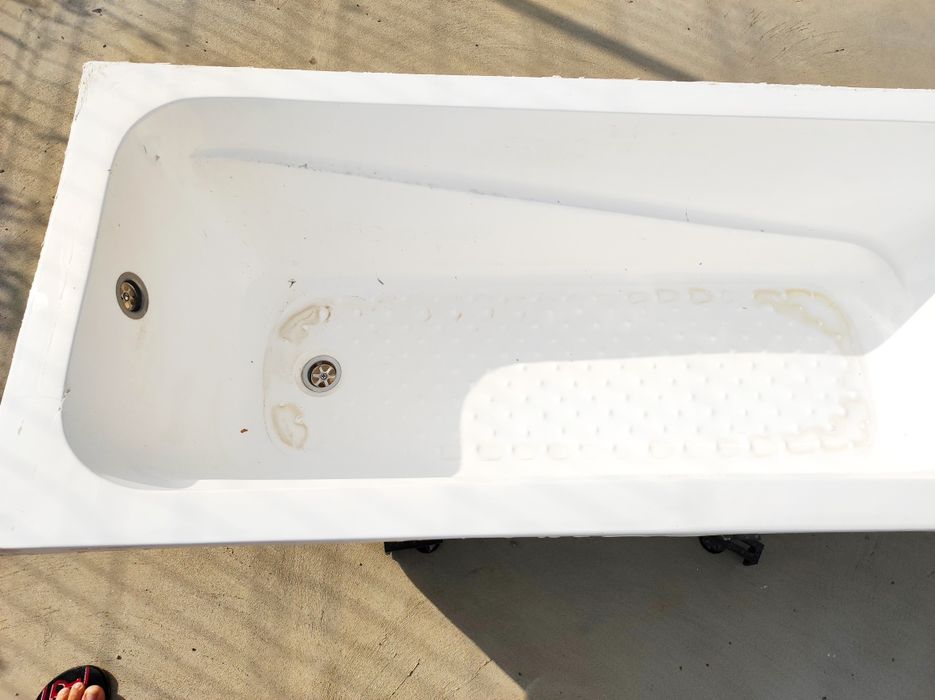 Cadă baie 1 luna folosită. Cine dorește 450 neg.