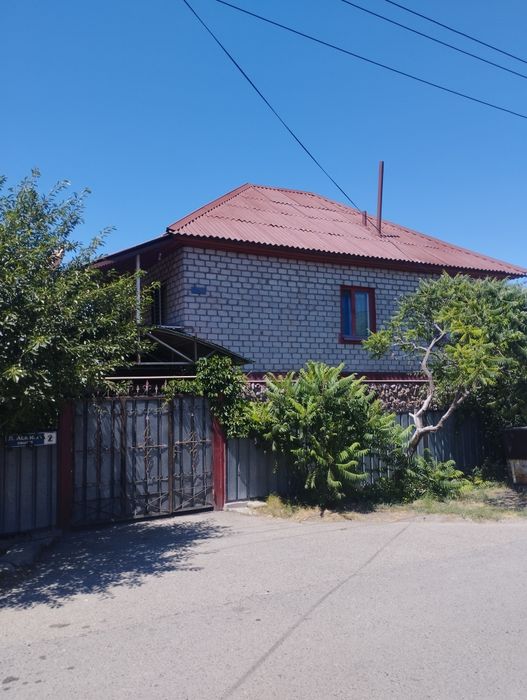 Продам двух этажный теплый дом  у