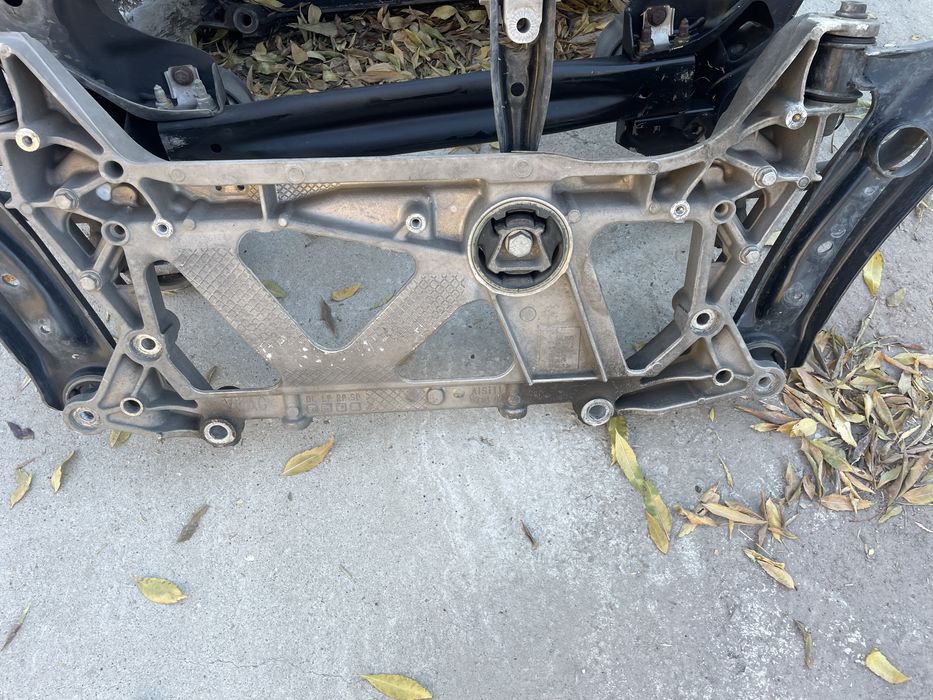 Cadru motor Volkswagen passat b8 / brat stanga dreapta superb