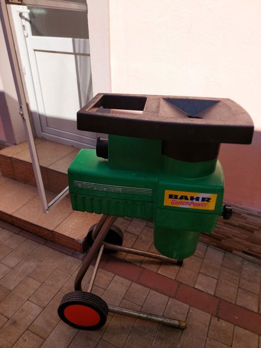 Tocator crengi, fructe și resturi vegetale,moară