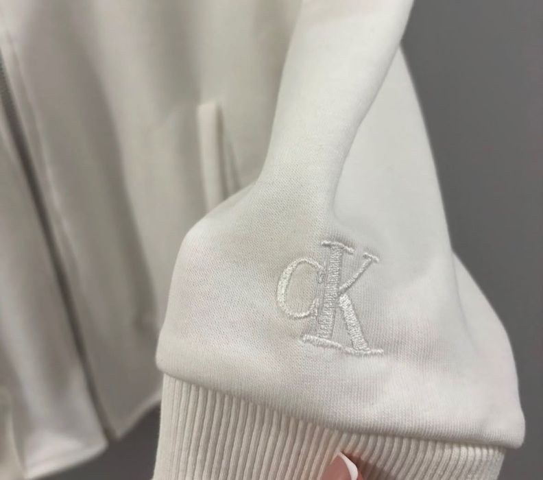 Горнище Calvin Klein -М,Л нови