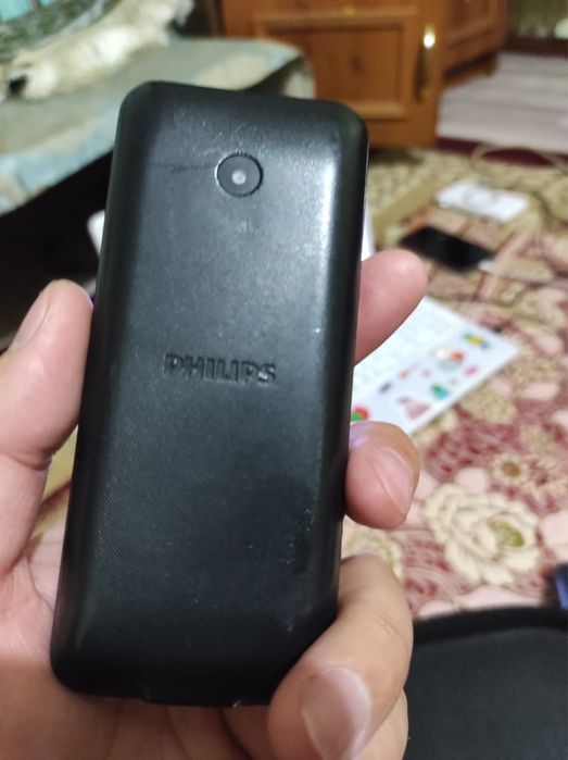 Продам кнопочный телефон PHILIPS