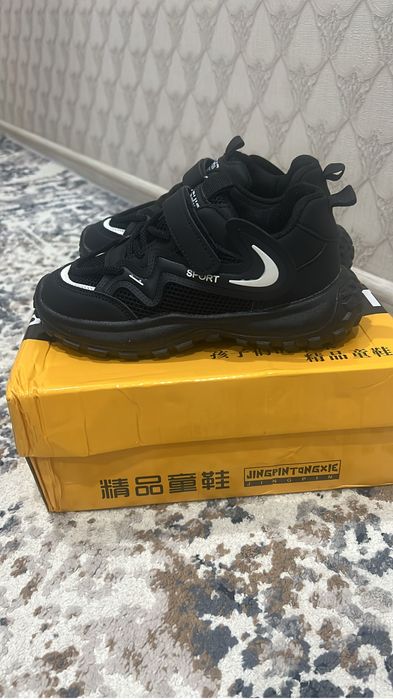 Продам кроссовки