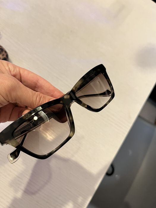 Продавам слънчеви очила