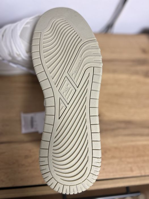 Маратонки Bershka