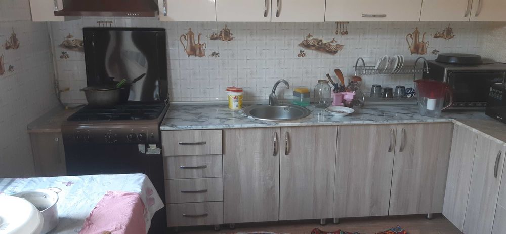 Bollarga sheriklikga kvartera, hovli. inglistilini òrganishga zòr joy.