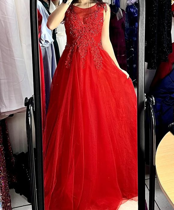 Продам платье красивое