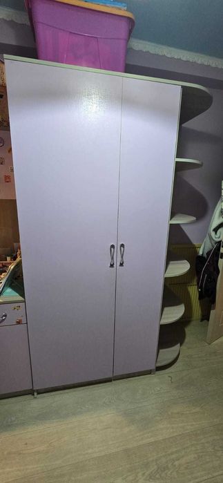 Продаю шкаф, стол письменный