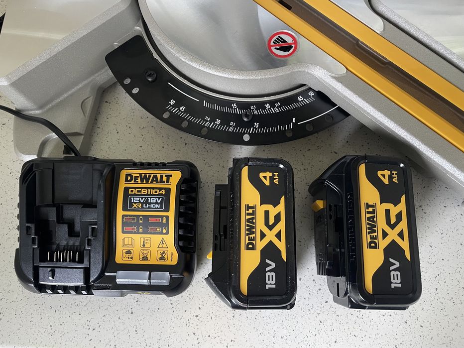 DeWALT DCS365M2-QW XR. Fierestrau Circular Stationar 18V. Set Cu 2X Baterii de 4AH + Incarcacator (Pachet Complet.) Original Nou !