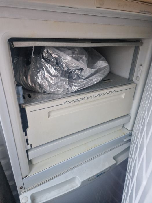 Холодильник с морозильной