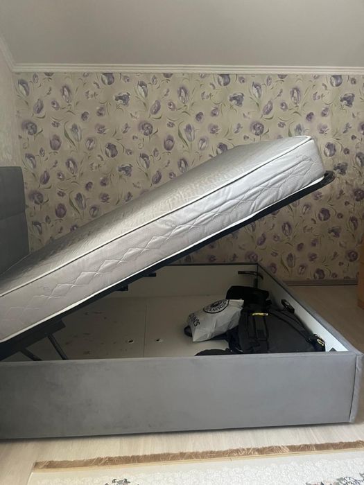 Кровать двуспальная