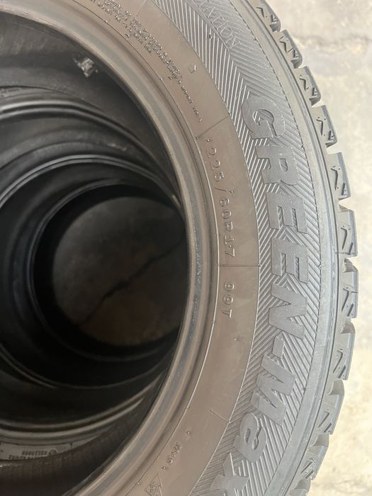 225.60.R17 балон сотилади.
