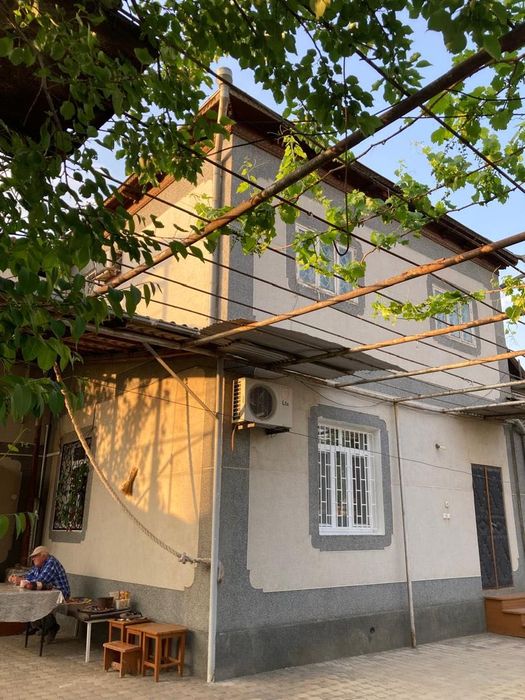 Дом на земле,двухэтажный большой. uy sotiladi.Уй сотилади