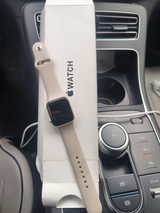 Смарт-часы Apple Watch SE 2 Gen (2022) 40 мм starlight-бежевый