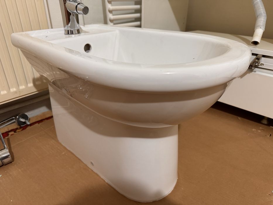 Bideu portelan cu baterie mono si sifon inclus