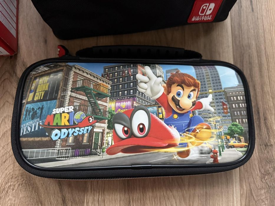 Nintendo Switch- пълен комплект, в отлично състояние!!!