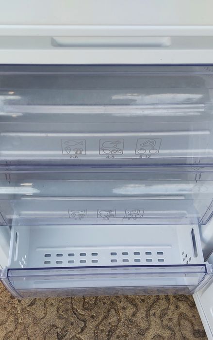 Хладилник Веко RCSA 330K30W 186см