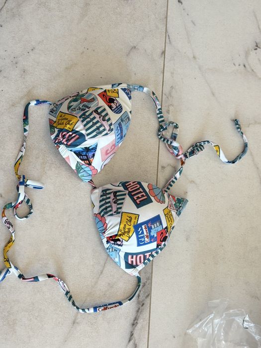 Бански половинки на Guess