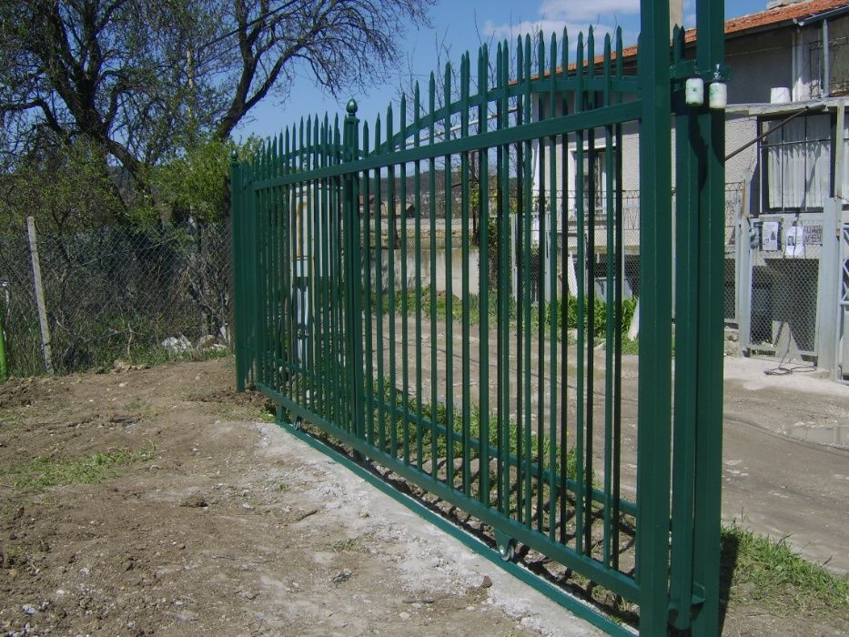 Метални конструкции - врати, решетки, парапети, огради и др.