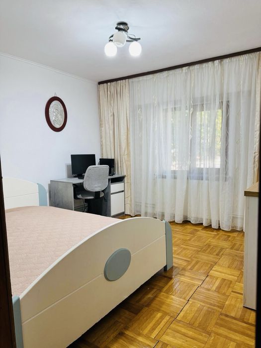 Vand apartament 3 camere parter