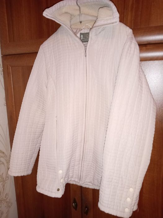 Продам   женские  куртки р. 50-52