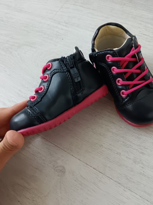 Нови детски обувки/маратонки за момиче, номер 19