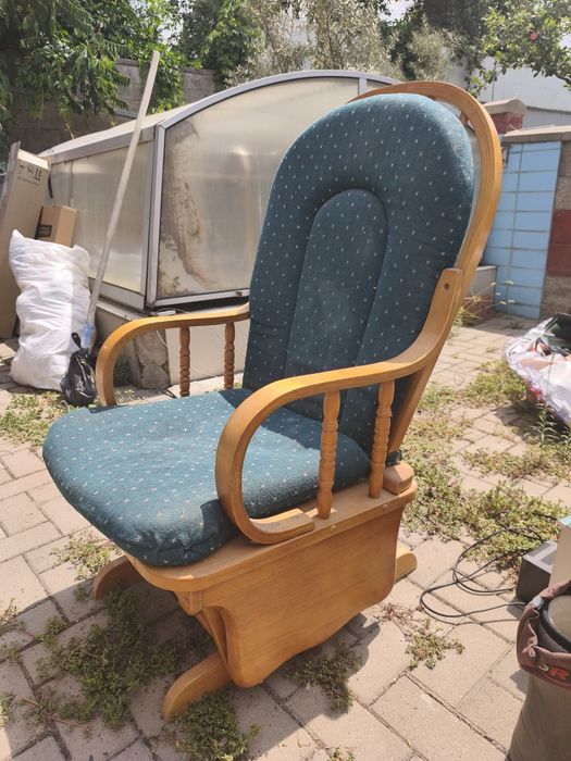 Кресло качалка деревянная с пуфом