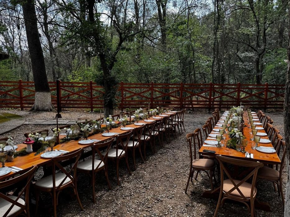 Mese si scaune pentru evenimente in aer liber