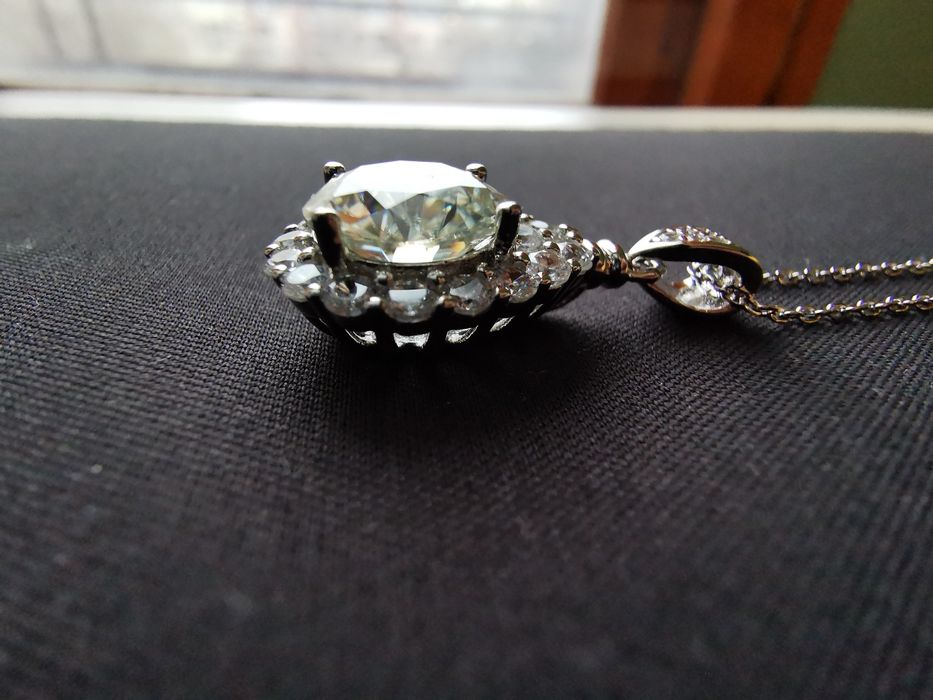 Сребърнo Колие 925 с Централен камък Мойсанит - 5 Карата и Циркони