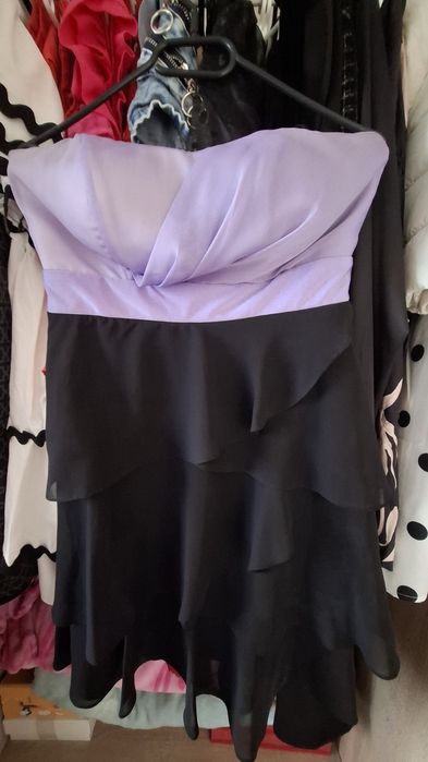 Елегантна рокля лилаво с черно