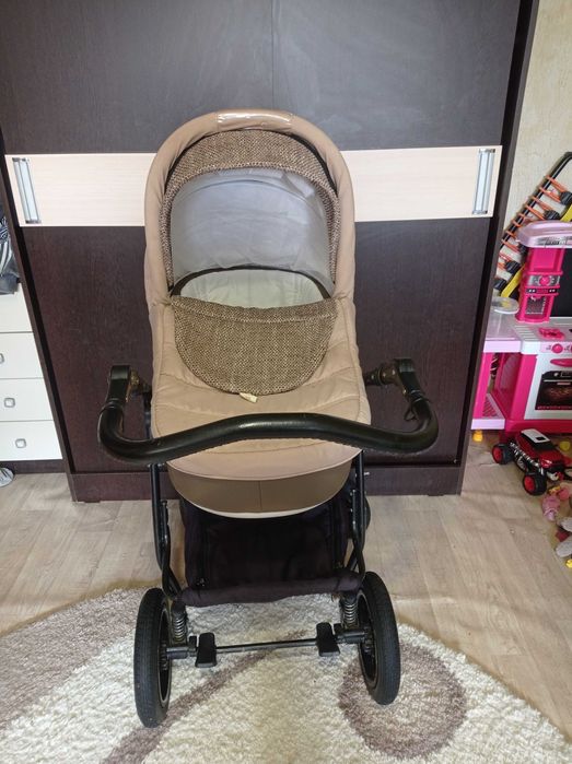 Продам детскую коляску 3в1