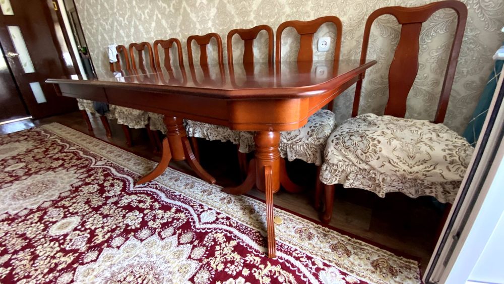 Стол для гостиной