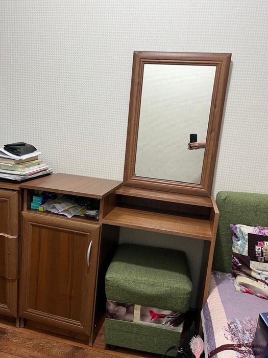 комод с зеркалом