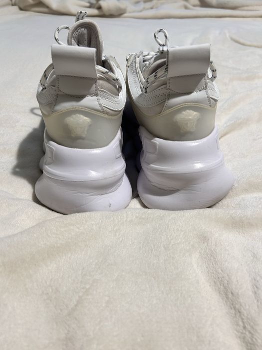 Versace chain reaction