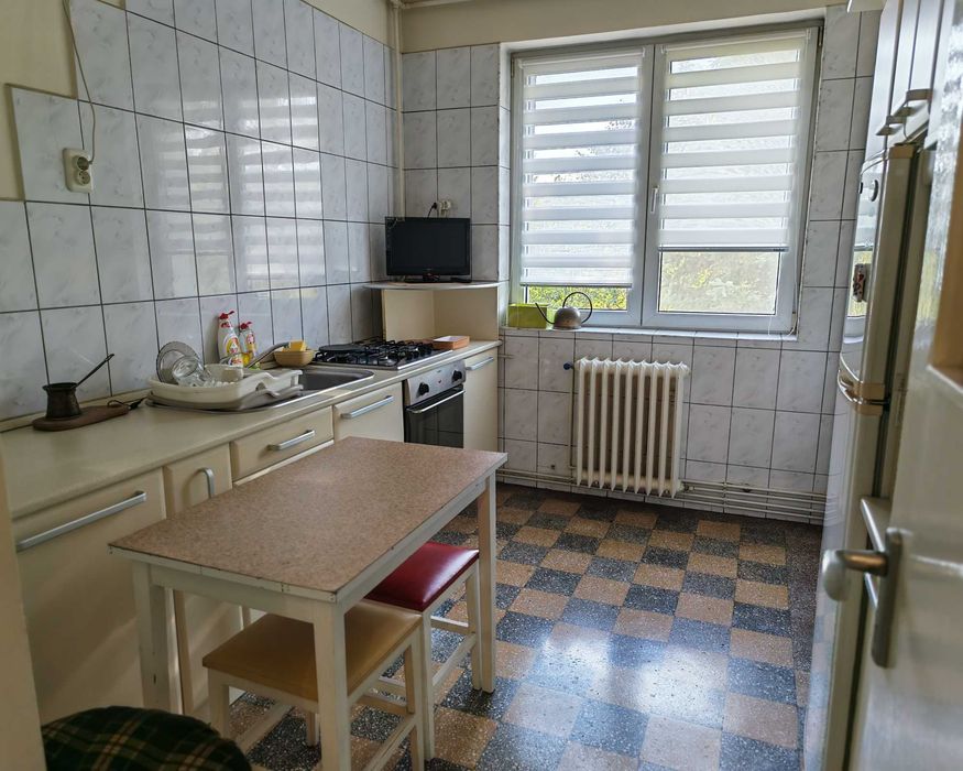 Apartament 2 camere decomandat, semicentral, cartier Plopilor – oază de liniște, verde și artă