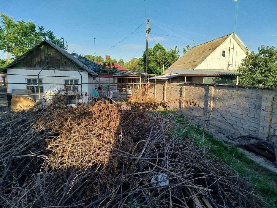 Дача недалеко от Ташкента,возле реки...