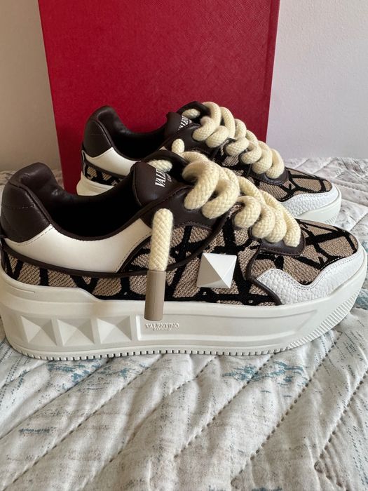 Обувки Valentino